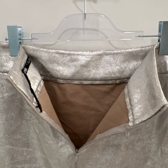 Zara Vegan Leather Metallic Silver Crinkle Skirt With Slit Size Small - Picture 10 of 11
